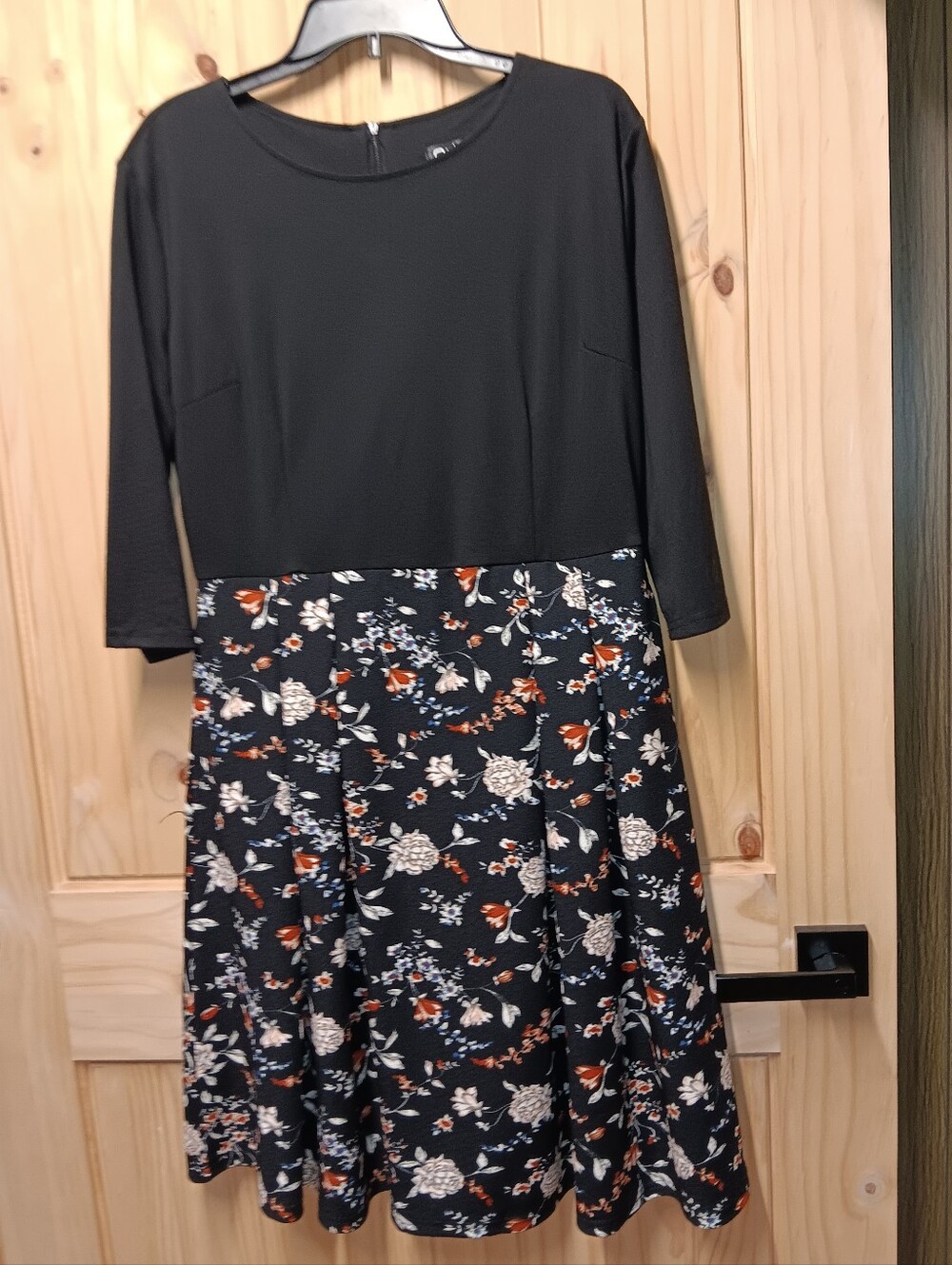 Oxiuly Black Floral Fit-and-Flare Dress with Three-Quarter Sleeves NWT